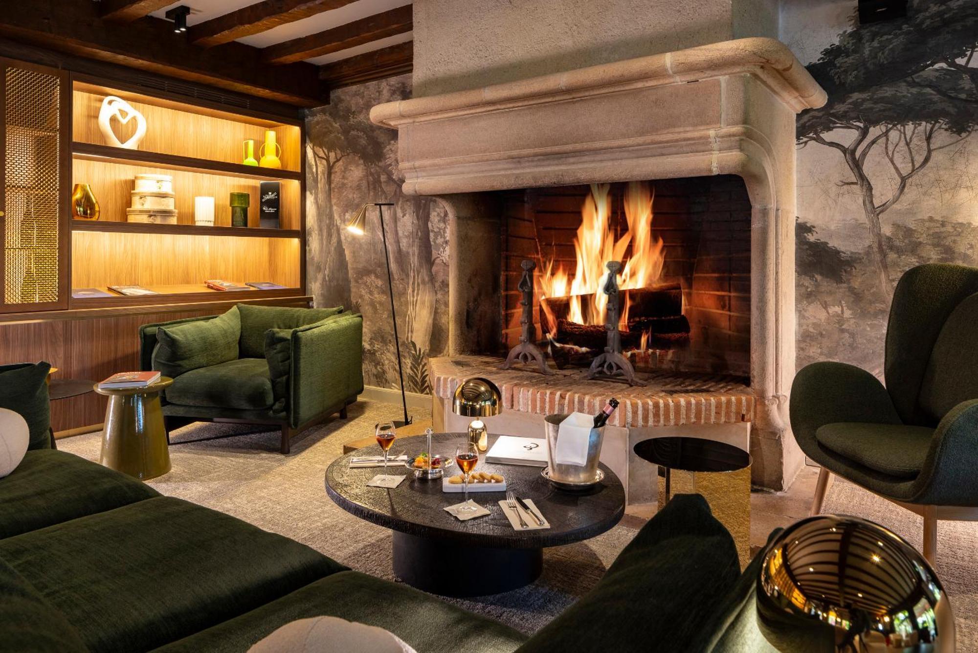 Hostellerie Briqueterie & Spa Champagne Vinay  Eksteriør bilde The fireplace at the hotel
