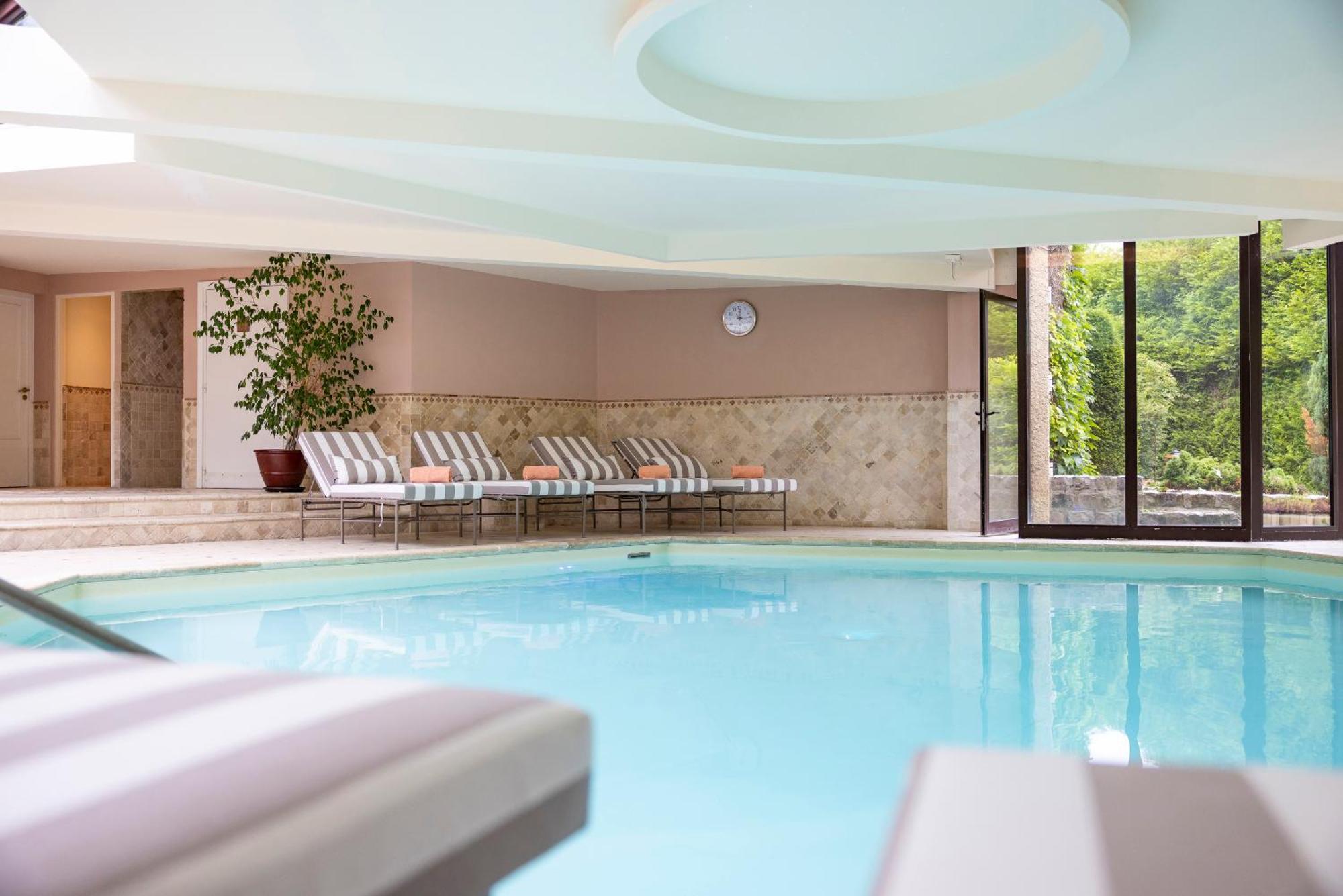 Hostellerie Briqueterie & Spa Champagne Vinay  Eksteriør bilde The swimming pool at the hotel